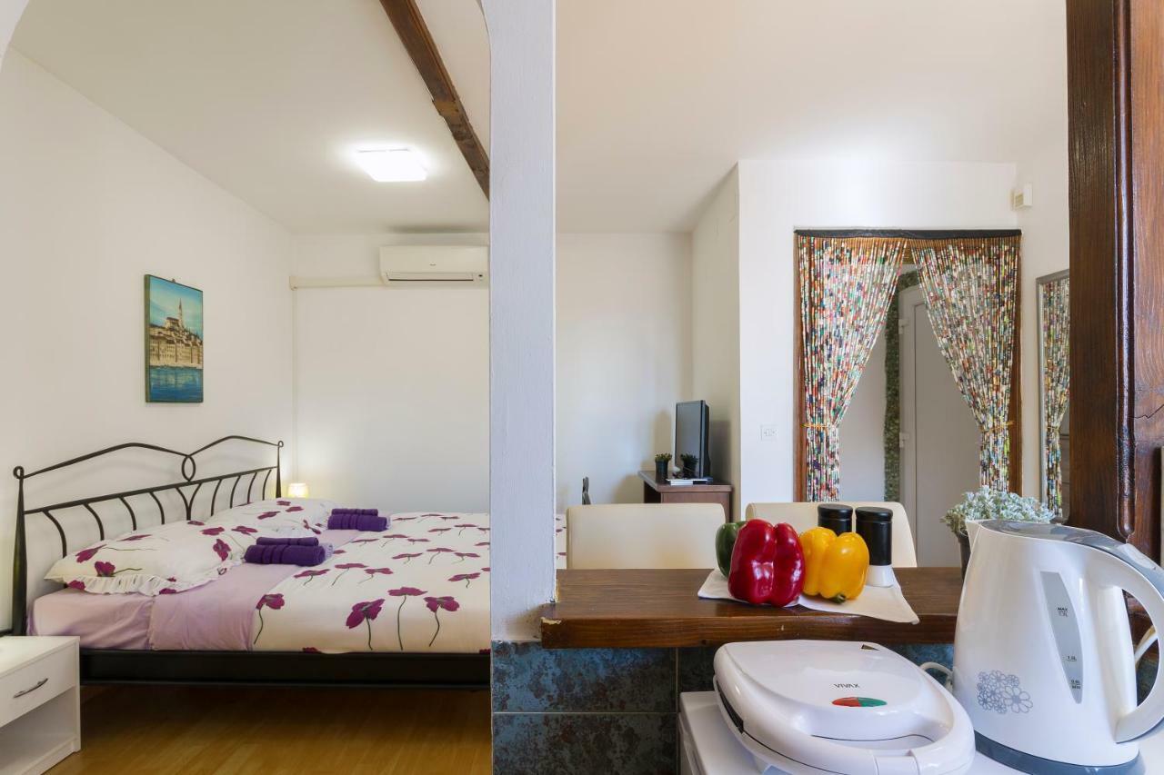 Studio Apartman Ela Pula Exteriér fotografie